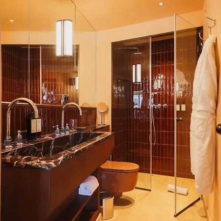 Confidentiel - Louvre ホテル