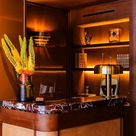 Confidentiel - Louvre 4* パリ