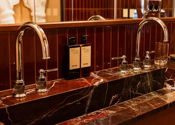 Confidentiel - Louvre 4*