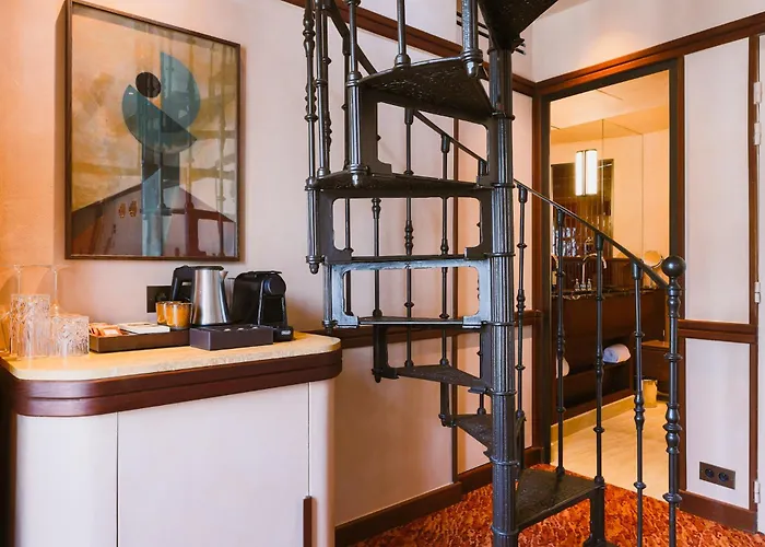 Confidentiel - Louvre Paris