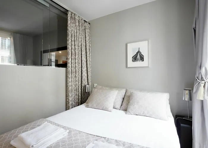 Confidentiel - Louvre 4* Paris